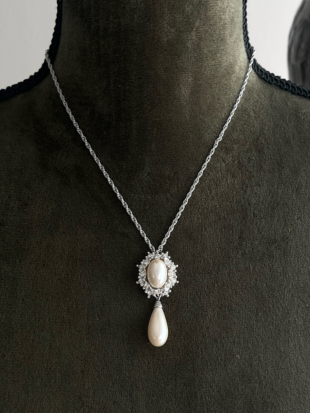Authentic Vintage Dior Teardrop Pearl Dangle Rhinestone Silver Chain Necklace